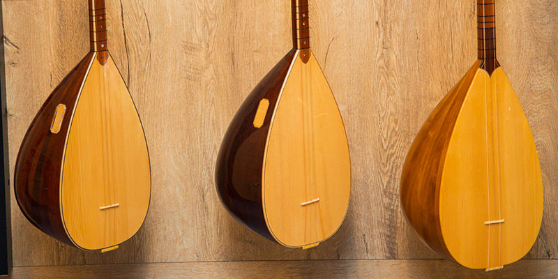 Buying guide for choosing a Turkish baglama saz with quality features explained