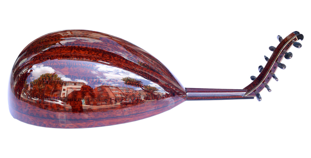 Miras Masterpiece Arabische Oud aus Schlangenholz